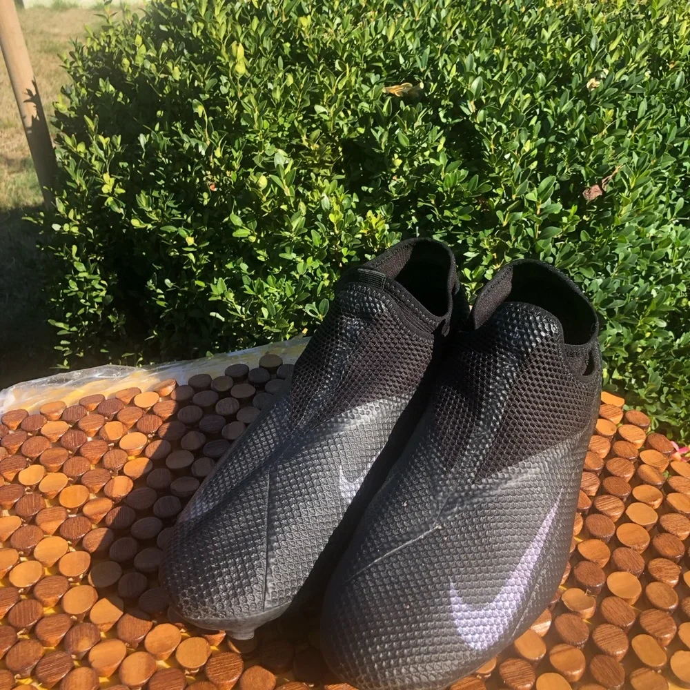 Nike Men’s Black Mesh Slip-On Athletic Shoes with Silver Swoosh Sz 9.5